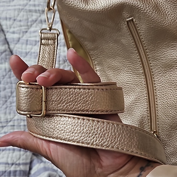 FREE NWOT 14×9.5 NWOT Gold sachel shoulderbag - Picture 8 of 9